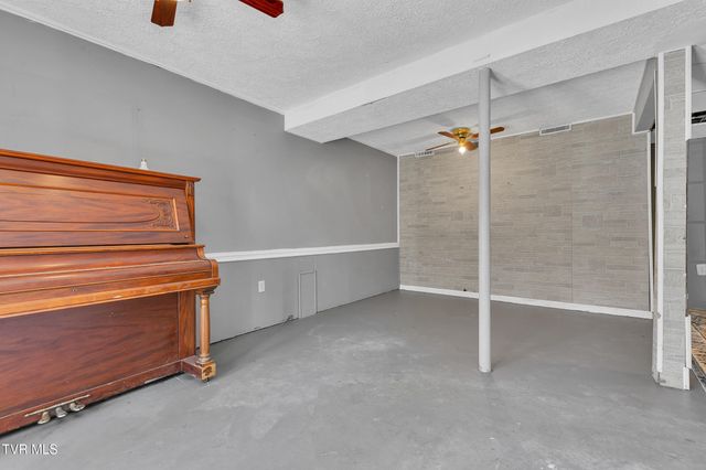 123 Hallborough Drive, Jonesborough, TN 37659