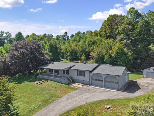 727 E Lyda Road, Hendersonville, NC 28792