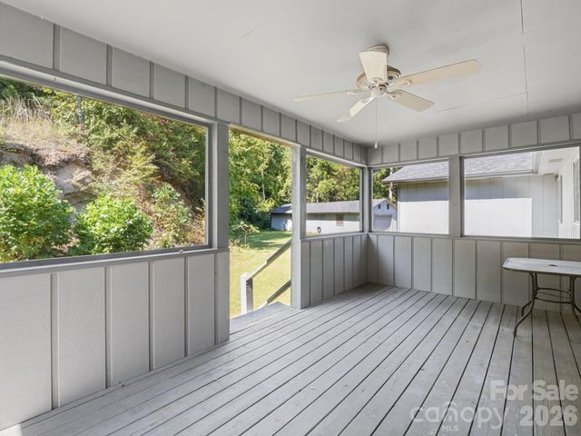 727 E Lyda Road, Hendersonville, NC 28792