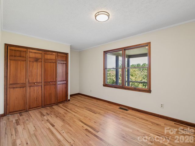 727 E Lyda Road, Hendersonville, NC 28792
