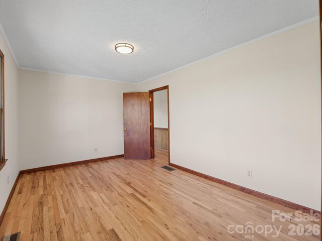 727 E Lyda Road, Hendersonville, NC 28792