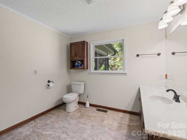 727 E Lyda Road, Hendersonville, NC 28792