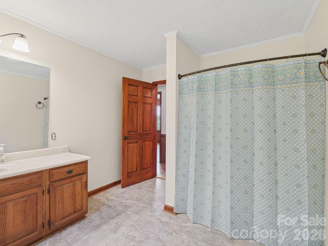 727 E Lyda Road, Hendersonville, NC 28792