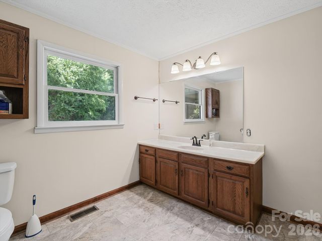 727 E Lyda Road, Hendersonville, NC 28792