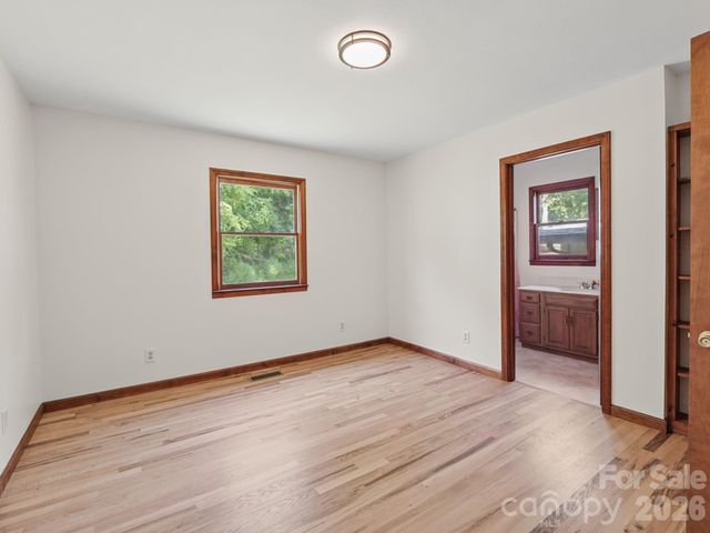 727 E Lyda Road, Hendersonville, NC 28792