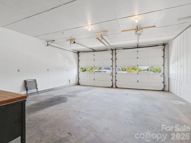 727 E Lyda Road, Hendersonville, NC 28792
