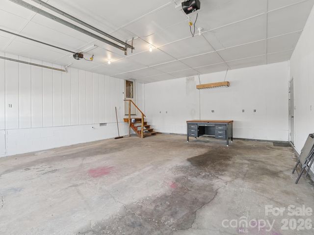 727 E Lyda Road, Hendersonville, NC 28792