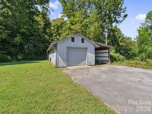 727 E Lyda Road, Hendersonville, NC 28792