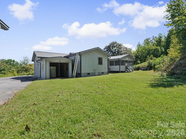 727 E Lyda Road, Hendersonville, NC 28792