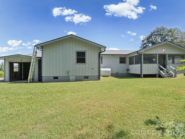 727 E Lyda Road, Hendersonville, NC 28792