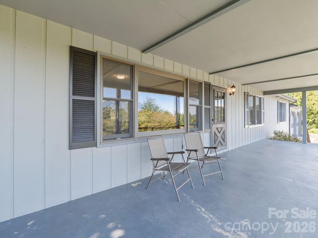 727 E Lyda Road, Hendersonville, NC 28792