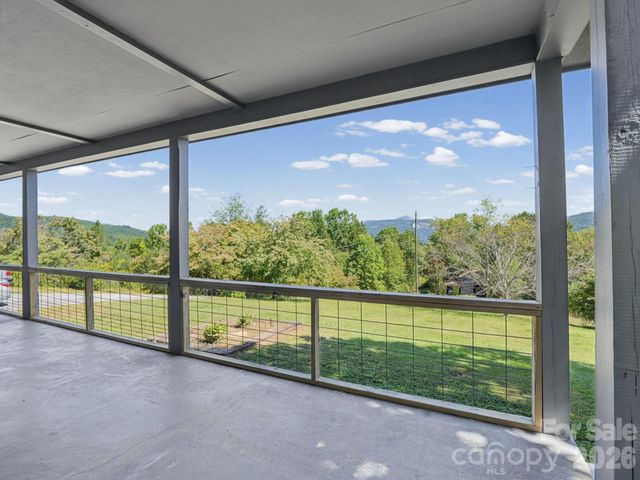 727 E Lyda Road, Hendersonville, NC 28792