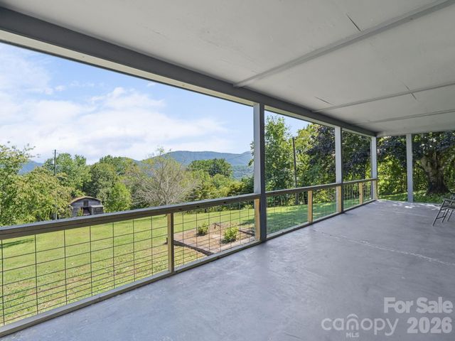 727 E Lyda Road, Hendersonville, NC 28792