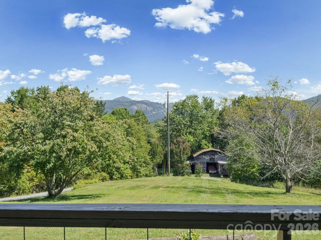 727 E Lyda Road, Hendersonville, NC 28792