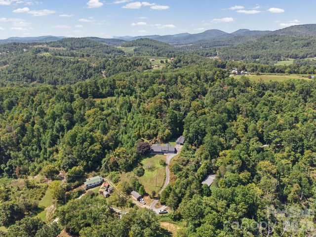 727 E Lyda Road, Hendersonville, NC 28792