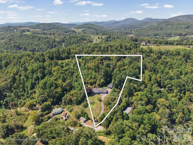 727 E Lyda Road, Hendersonville, NC 28792
