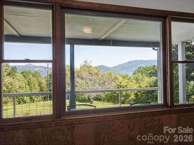 727 E Lyda Road, Hendersonville, NC 28792