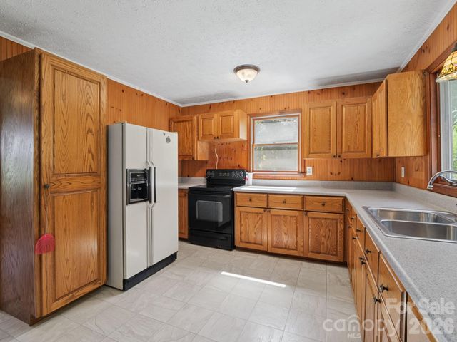 727 E Lyda Road, Hendersonville, NC 28792