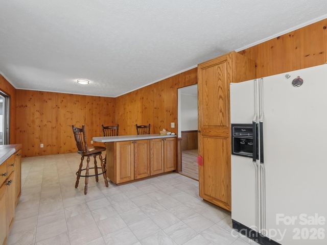 727 E Lyda Road, Hendersonville, NC 28792