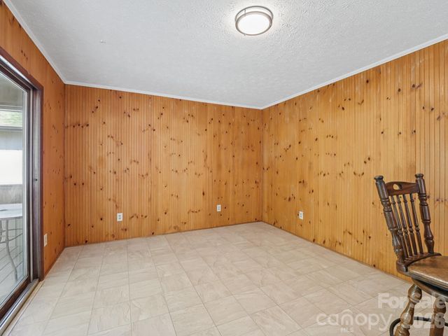 727 E Lyda Road, Hendersonville, NC 28792