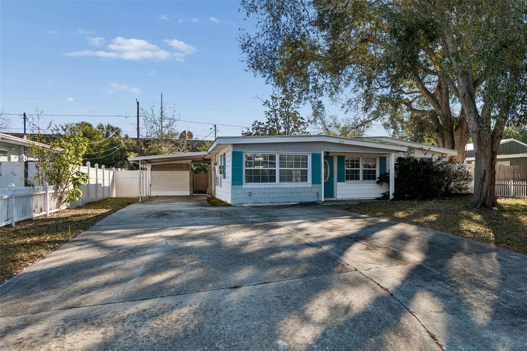 Image 4 of property listing at 255 WERTZ DRIVE, Largo, FL 33771