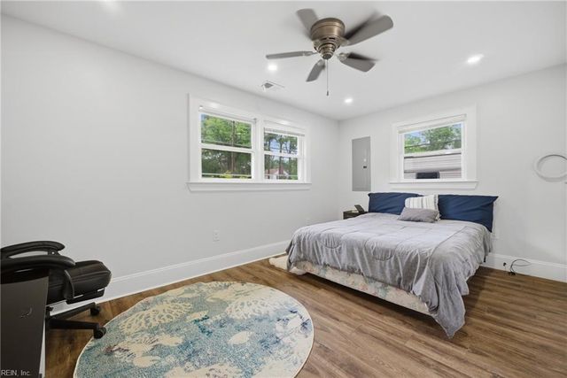113 Shoe LN, Newport News, VA 23606