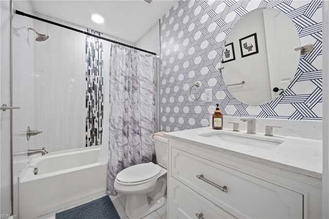 113 Shoe LN, Newport News, VA 23606