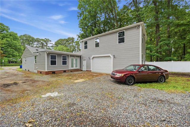 113 Shoe LN, Newport News, VA 23606