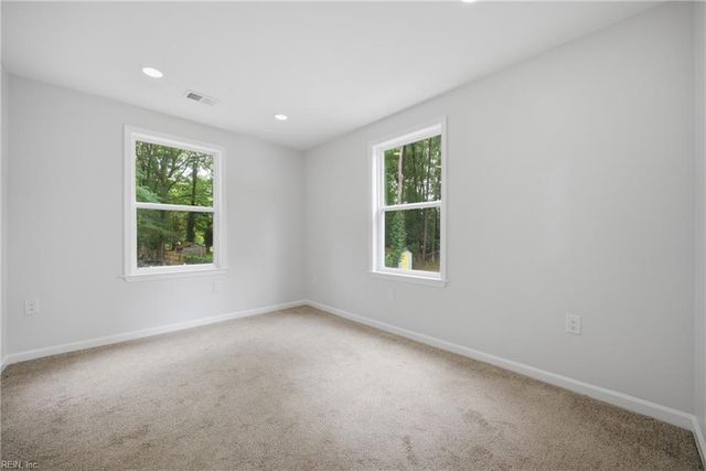 113 Shoe LN, Newport News, VA 23606