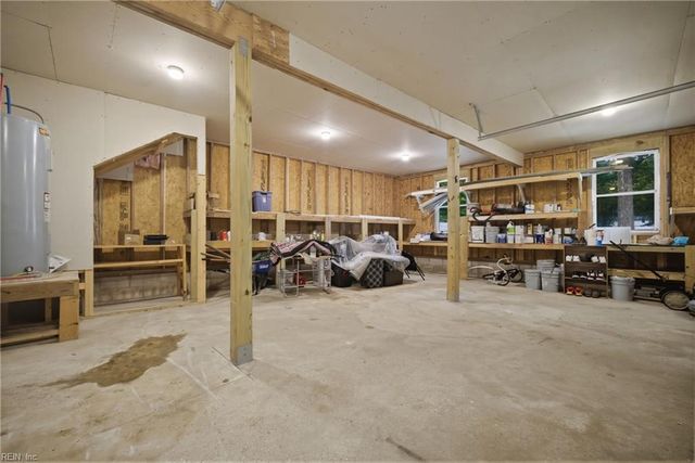 113 Shoe LN, Newport News, VA 23606