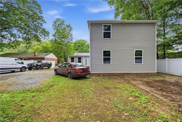 113 Shoe LN, Newport News, VA 23606