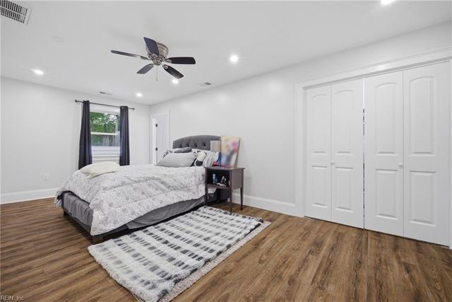 113 Shoe LN, Newport News, VA 23606