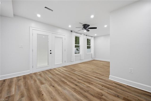113 Shoe LN, Newport News, VA 23606