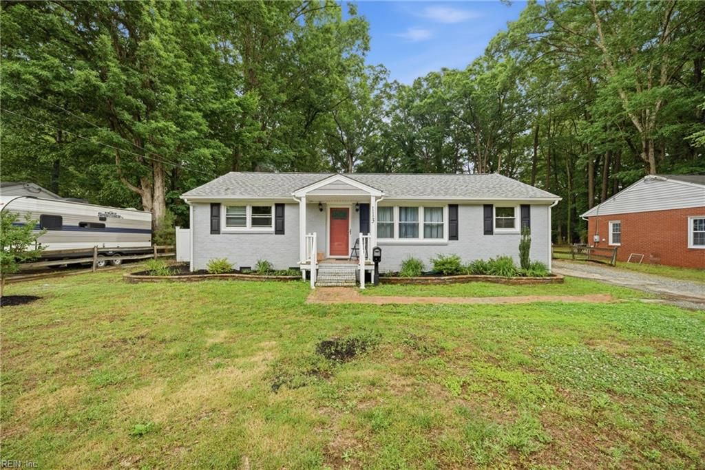 113 Shoe LN, Newport News, VA 23606