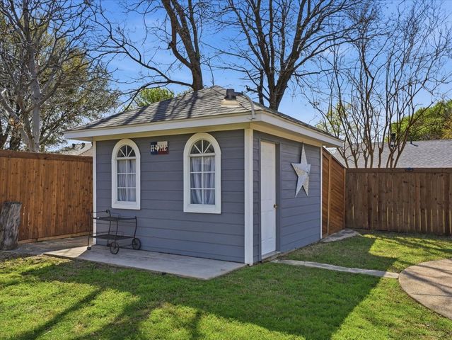 2324 Cripple Creek Drive, Arlington, TX 76014