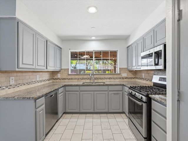 2324 Cripple Creek Drive, Arlington, TX 76014