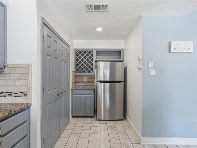 2324 Cripple Creek Drive, Arlington, TX 76014