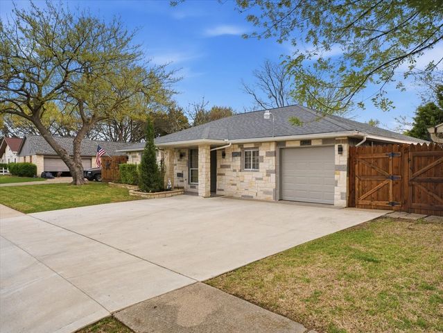 2324 Cripple Creek Drive, Arlington, TX 76014