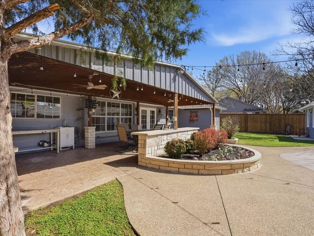 2324 Cripple Creek Drive, Arlington, TX 76014