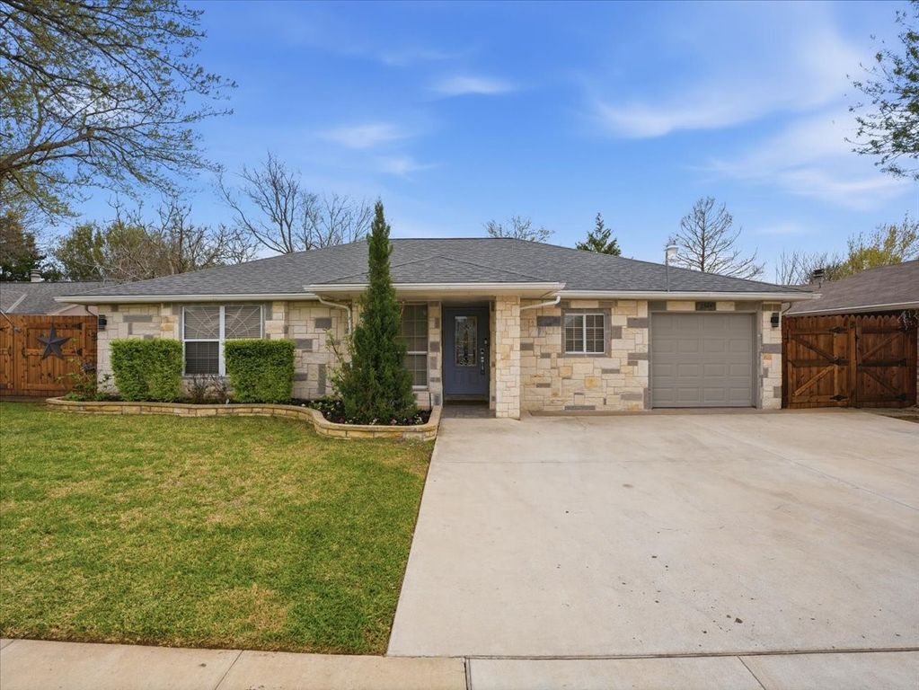 2324 Cripple Creek Drive, Arlington, TX 76014