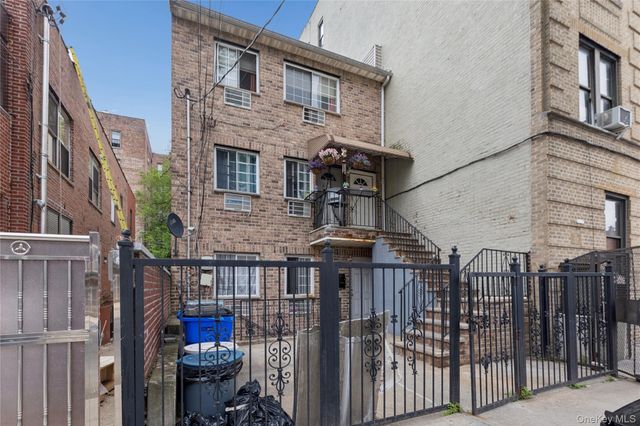2722 Wallace Avenue, Bronx, NY 10467