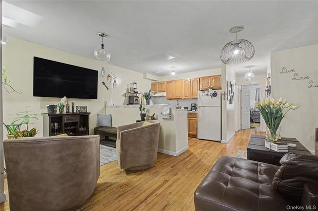 2722 Wallace Avenue, Bronx, NY 10467