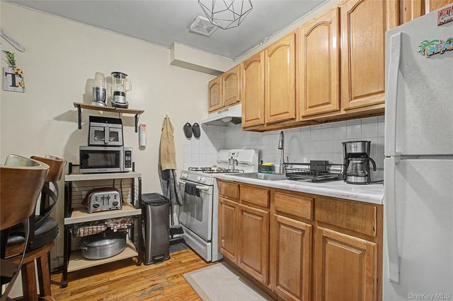 2722 Wallace Avenue, Bronx, NY 10467