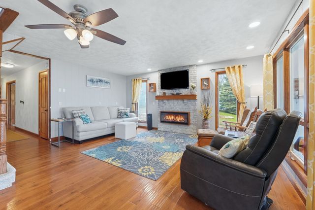 6055 N 190 W, Howe, IN 46746