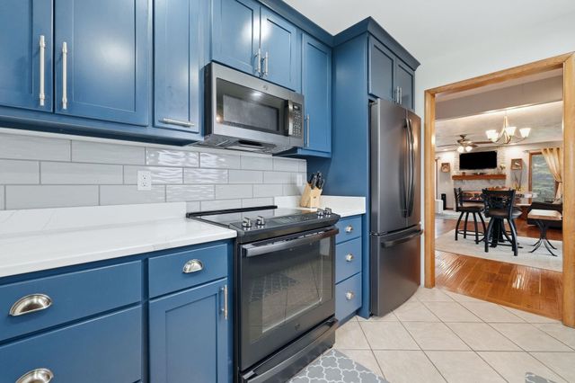 6055 N 190 W, Howe, IN 46746