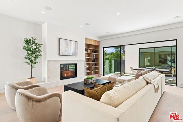 12625 Preston Way, Los Angeles, CA 90066