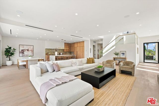 12625 Preston Way, Los Angeles, CA 90066
