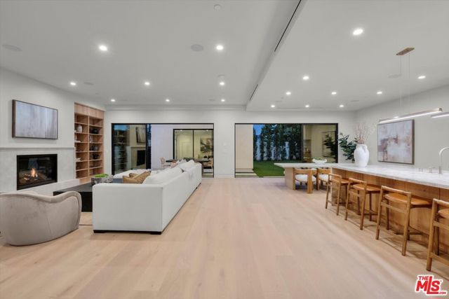 12625 Preston Way, Los Angeles, CA 90066