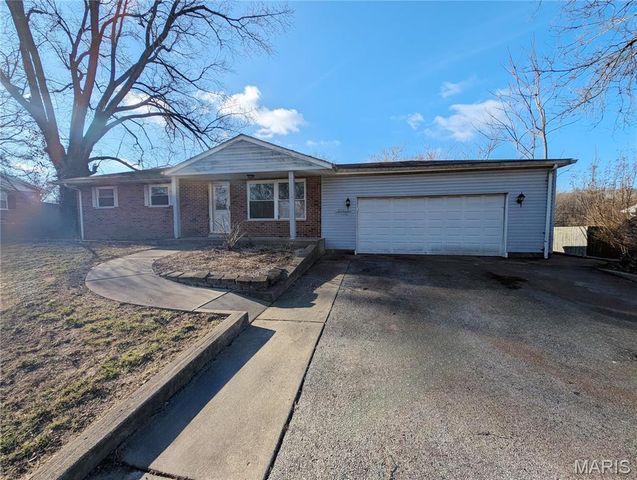 112 Appletree Lane, Glen Carbon, IL 62034