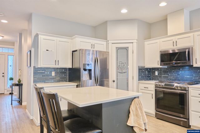 5756 Yvonne Ct SE, Salem, OR 97306